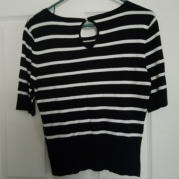 🖤Banana Republic Keyhole 3/4 Sleeved Sweater 🖤 - Picture 3 of 3